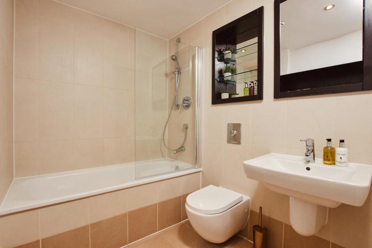 King Deluxe City Apt Large Space& Free Parking! No Balcony Leeds  Buitenkant foto