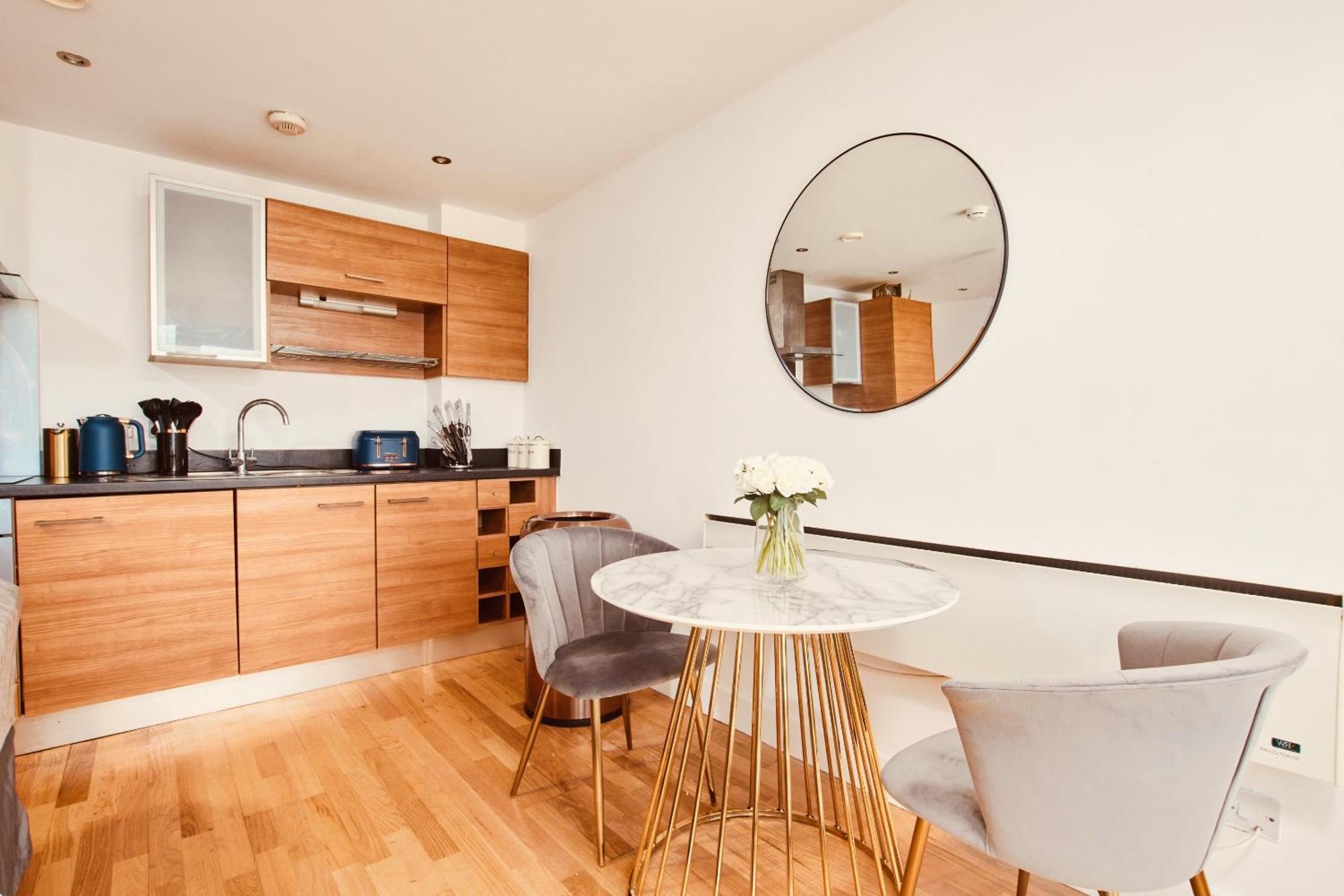King Deluxe City Apt Large Space& Free Parking! No Balcony Leeds  Buitenkant foto