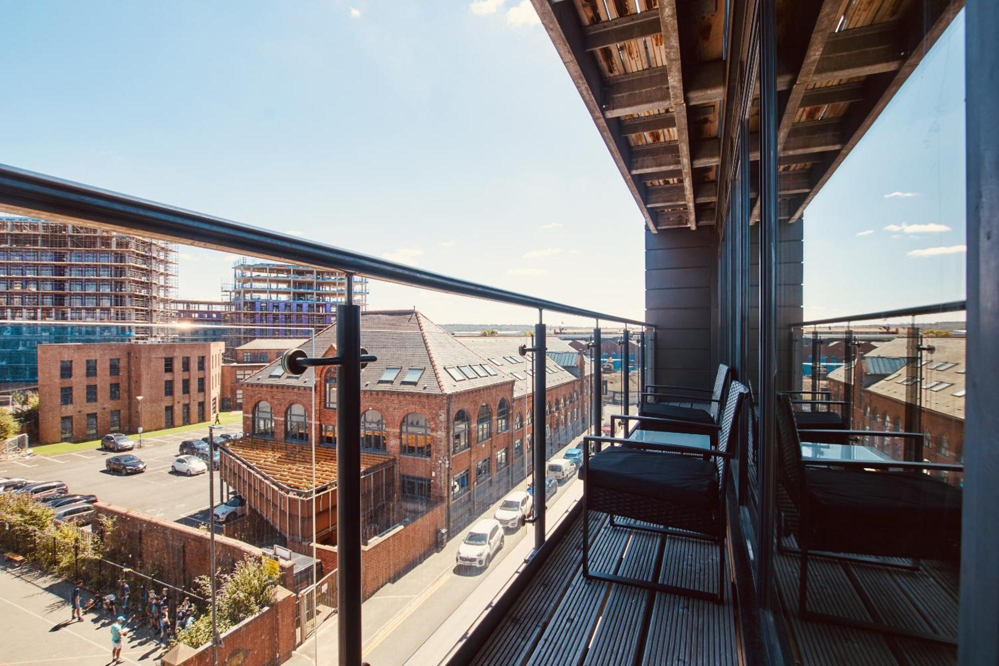 King Deluxe City Apt Large Space& Free Parking! No Balcony Leeds  Buitenkant foto